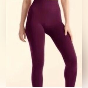 Knix Rich Plum Leggings worn 2 times, new condition.